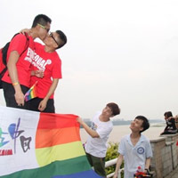 Sức khỏe đời sống - Kiện phòng khám vì chữa “bệnh đồng tính” bằng sốc điện