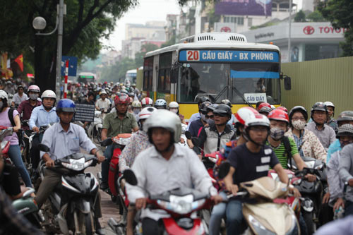 HN cấm đường Xuân Thủy - Cầu Giấy: Giao thông tê liệt - 9