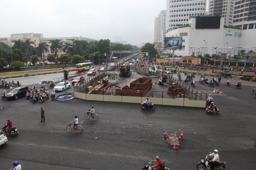 HN cấm đường Xuân Thủy - Cầu Giấy: Giao thông tê liệt - 8