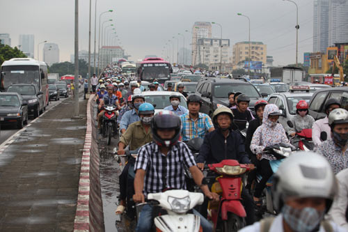 HN cấm đường Xuân Thủy - Cầu Giấy: Giao thông tê liệt - 3