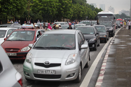 HN cấm đường Xuân Thủy - Cầu Giấy: Giao thông tê liệt - 4