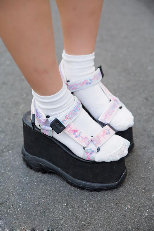 7 bạn trẻ mặc kỳ quái điển hình trên phố Nhật - 2