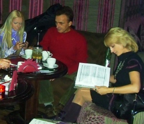 Cô gái vận động đại gia đình "biến thành" búp bê - 6