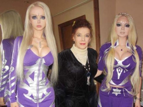 Cô gái vận động đại gia đình "biến thành" búp bê - 4