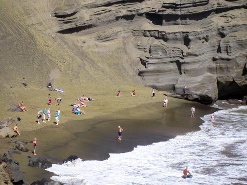 Bãi biển cát xanh lạ kỳ ở Hawaii - 14