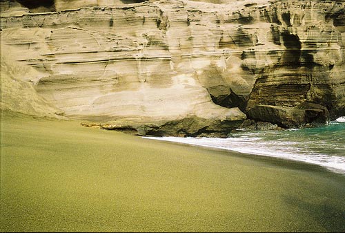 Bãi biển cát xanh lạ kỳ ở Hawaii - 11