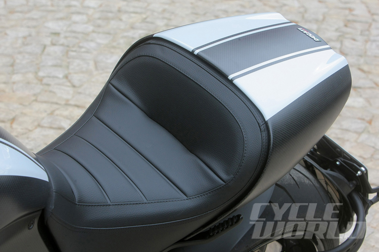 Ducati Diavel 2015: Niềm khao khát của dân mê tốc độ - 14