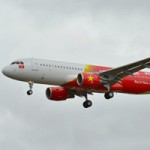 Tin tức trong ngày - Máy bay VietJet hạ cánh khẩn vì hỏng hệ thống thủy lực