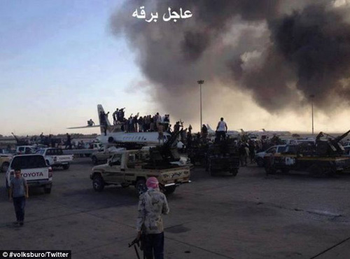 Vì sao phiến quân Libya đánh cắp 11 máy bay khổng lồ? - 1