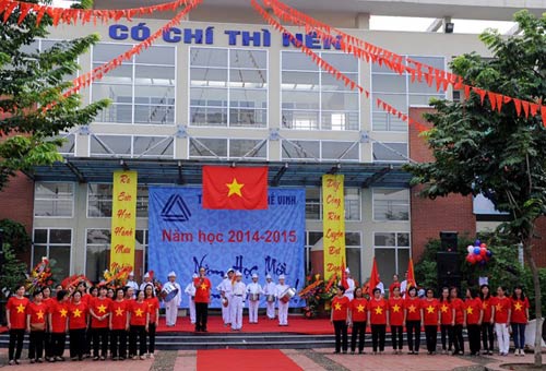 Lễ khai giảng đỏ rực sắc cờ ở trường Lương Thế Vinh - 1