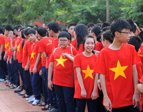 Lễ khai giảng đỏ rực sắc cờ ở trường Lương Thế Vinh - 2