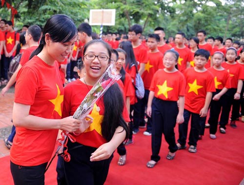 Lễ khai giảng đỏ rực sắc cờ ở trường Lương Thế Vinh - 5