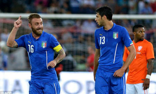 Thua dễ Italia, Hiddink chê hàng thủ Hà Lan “ngây thơ” - 1