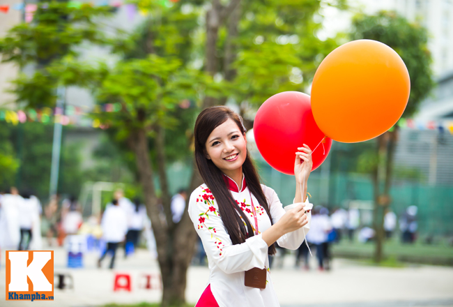 Chính vì thế nên học trò rất yêu mến cô giáo và thường xuyên tâm sự với cô như những người bạn
