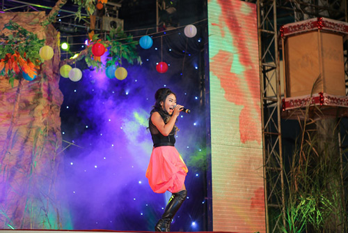 Quang Tèo buộc nơ lên tóc làm chú Cuội - 9