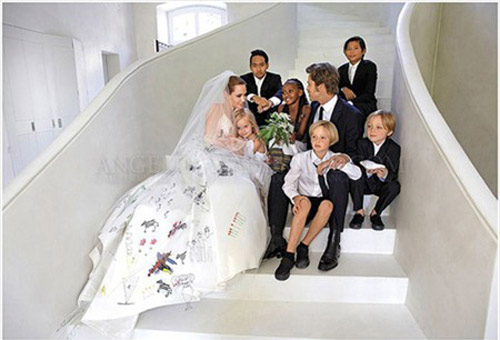 Jolie-Pitt bán ảnh cưới với giá 5 triệu đô - 1