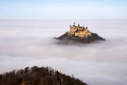 Thăm lâu đài tráng lệ giữa biển mây ở Đức - 1