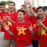 Bóng đá - Người hâm mộ "tiếp lửa" cho U19 Việt Nam