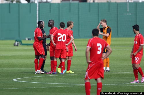 Balotelli bị nghi đá “láo” đối thủ trên sân - 6