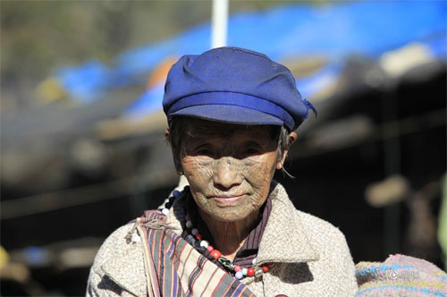 Những người phụ nữ còn lại của "bộ tộc xăm mặt" - 10