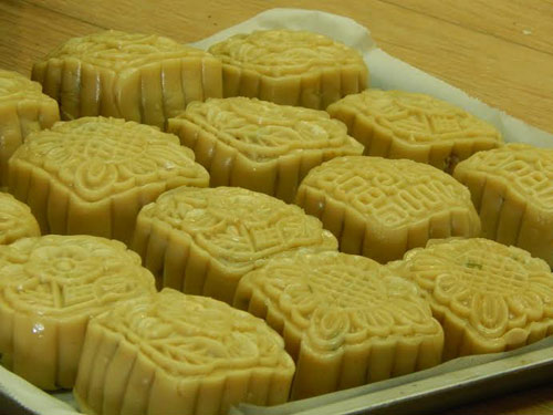 Nữ sinh làm 200 bánh trung thu tặng trẻ nhỏ vùng cao - 1