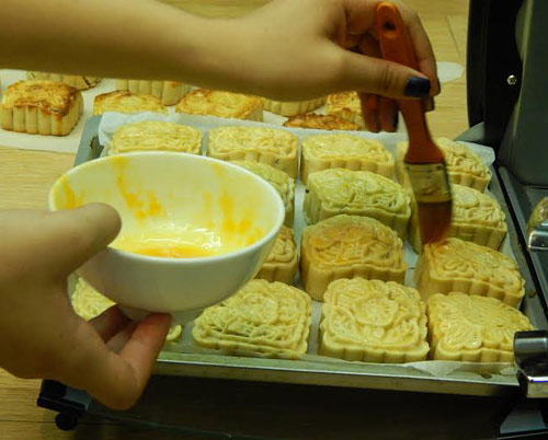 Nữ sinh làm 200 bánh trung thu tặng trẻ nhỏ vùng cao - 5