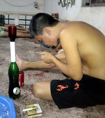 Kiểm tra việc "phạm nhân" tung ảnh tự sướng lên Facebook - 3