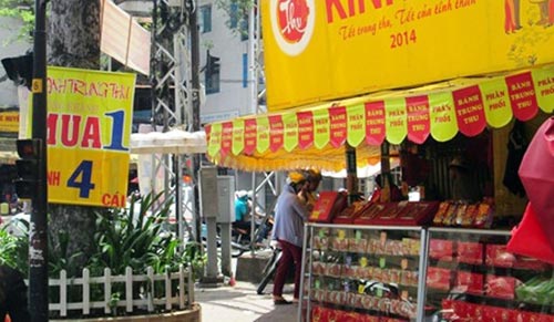Hạ giá “khủng”, bánh Trung thu vẫn ế - 4