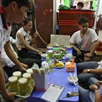 Thị trường - Tiêu dùng - Cấm bán bia ở vỉa hè: Lại là tư duy "không quản được thì cấm"?