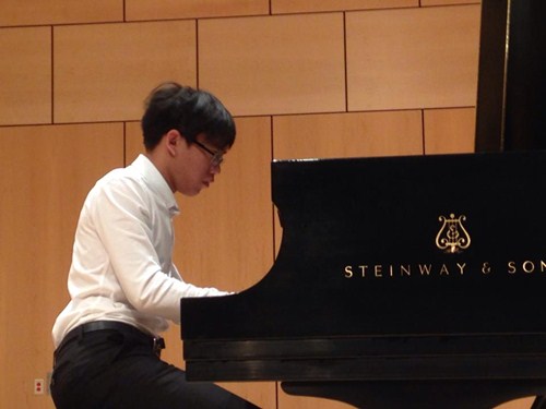 Cậu bé vàng Piano Nguyễn Việt Trung tái ngộ khán giả Việt - 6