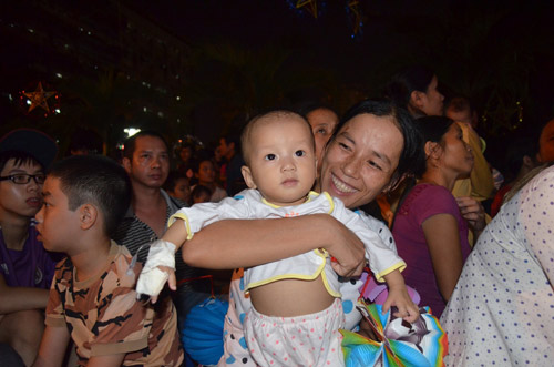 Chùm ảnh: Những em bé đón Trung thu trong bệnh viện - 10