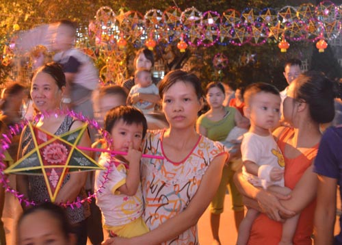 Chùm ảnh: Những em bé đón Trung thu trong bệnh viện - 11