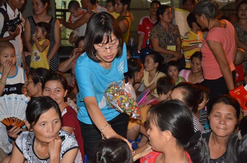 Chùm ảnh: Những em bé đón Trung thu trong bệnh viện - 12