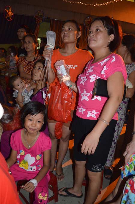 Chùm ảnh: Những em bé đón Trung thu trong bệnh viện - 4