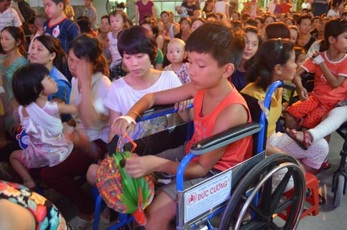 Chùm ảnh: Những em bé đón Trung thu trong bệnh viện - 6