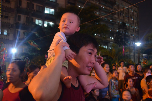 Chùm ảnh: Những em bé đón Trung thu trong bệnh viện - 8