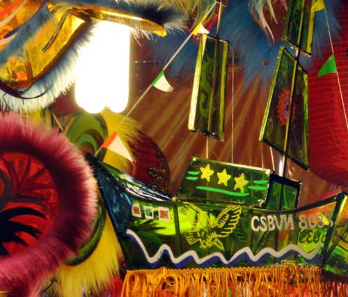 “Hành xác” trên phố lồng đèn ở TPHCM - 10