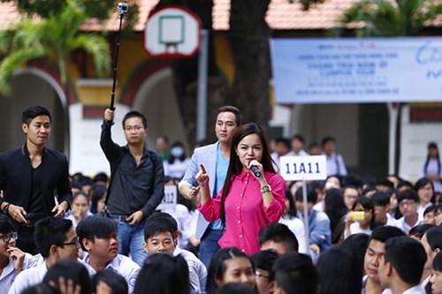 Sơn Tùng M-TP khiến fan nam cũng "phát cuồng" - 11