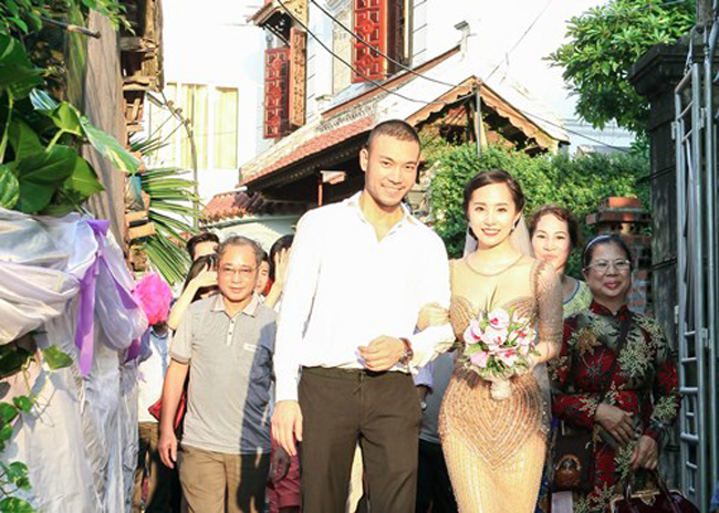 Người mẫu Doãn Tuấn gần đây đang là tâm điểm của dư luận khi anh trở thành chồng sắp cưới của nữ diễn viên Quỳnh Nga.
