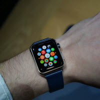 Đeo thử "tuyệt phẩm" Apple Watch của "táo khuyết"