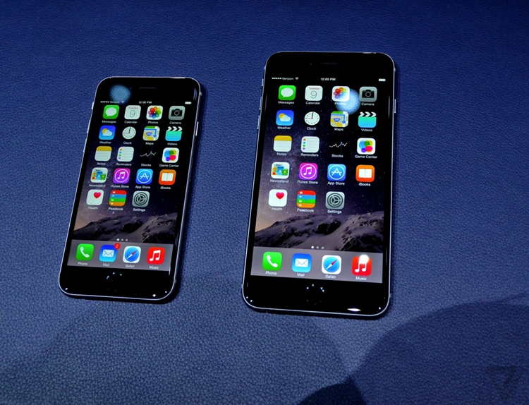 Cuối cùng thì chiếc smartphone được chờ đợi nhất năm 2014 là iPhone 6 của Apple cũng chính thức trình làng với hai phiên bản khác nhau.
