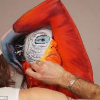 Phi thường - kỳ quặc - Người phụ nữ biến mình thành... vẹt