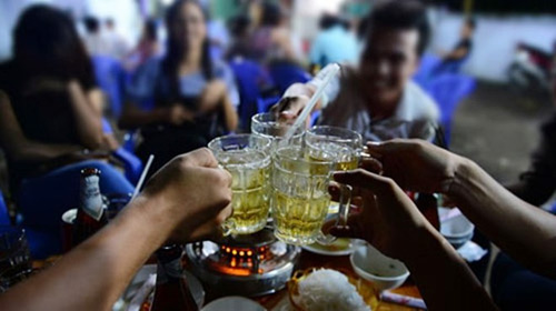 Đại biểu QH: “Cấm bán bia ở vỉa hè là cách làm hay” - 2