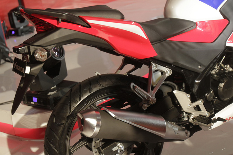 Ngắm chiếc Honda CBR150R giá rẻ mới - 15