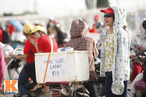 Chóng mặt vì vé, giá trông xe ăn theo U19 VN ở Mỹ Đình - 10