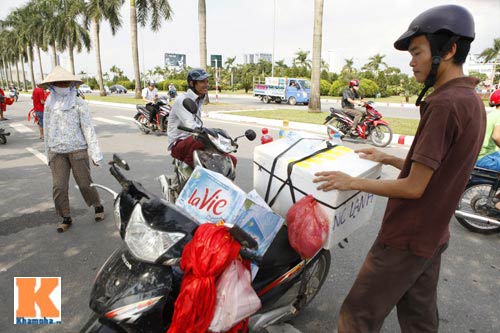 Chóng mặt vì vé, giá trông xe ăn theo U19 VN ở Mỹ Đình - 9