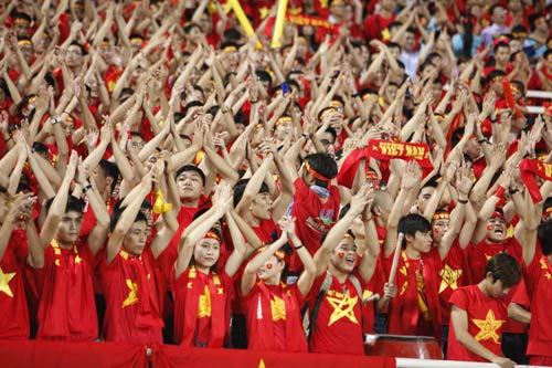 Mỹ Đình “đỏ rực” tiếp lửa cho U19 Việt Nam - 12