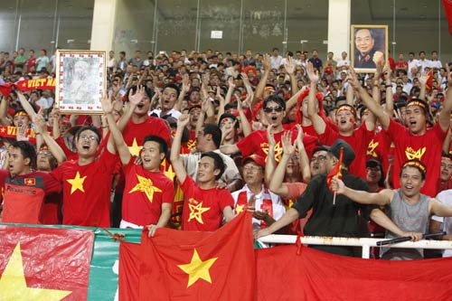 Mỹ Đình “đỏ rực” tiếp lửa cho U19 Việt Nam - 13