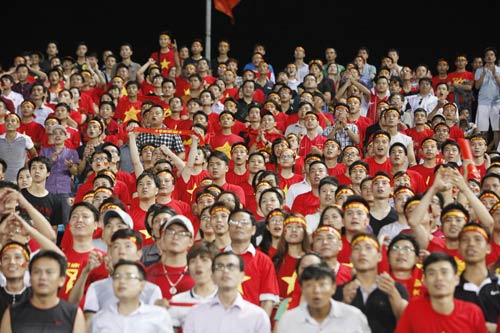 Mỹ Đình “đỏ rực” tiếp lửa cho U19 Việt Nam - 15