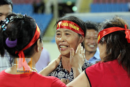 Mẹ Công Phượng: Sướng quá, về mổ trâu thôi! - 8